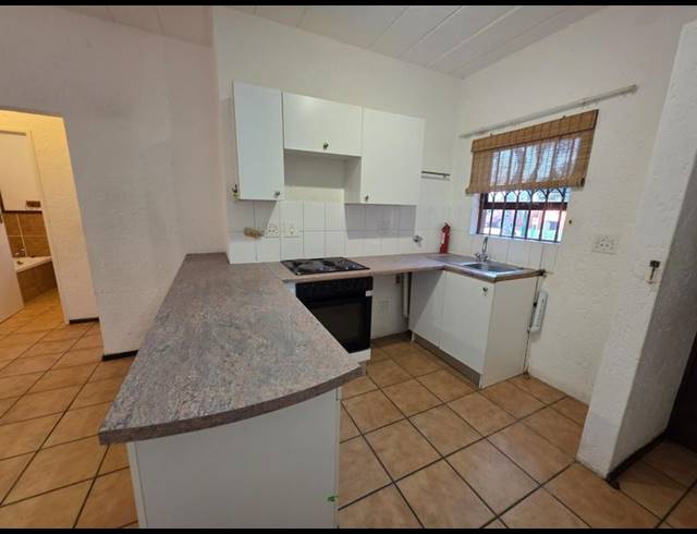 2 BEDROOM APARTMENT FOR SALE IN SUNNINGHILL